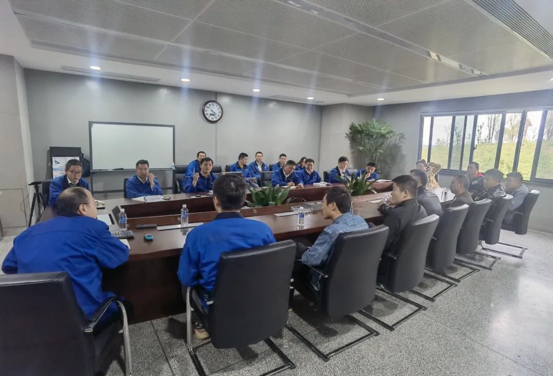 一起来“找茬”！10位“超等体验官”试驾优德88智能最新“F系列”挖掘机