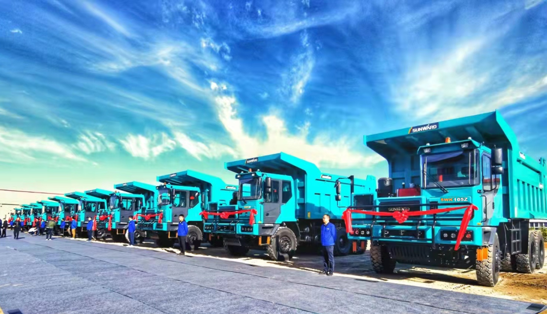 高设置、智能化……优德88智能高端定制AT版105吨级宽体矿卡乐成下线