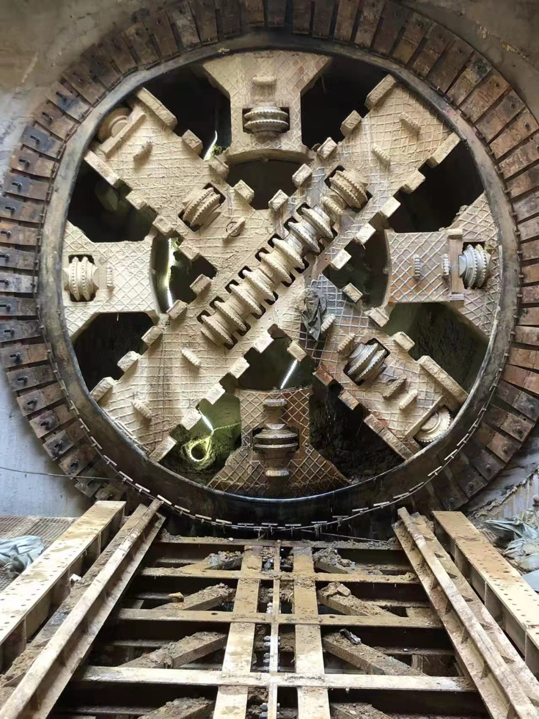 历时424天，，，，，，创下最高纪录！万家丽快速化刷新北延线（含电力隧道）全线意会