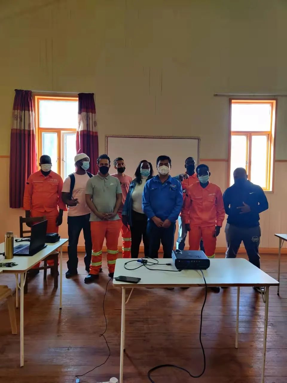 疫情当下，，，，，逆行非洲——优德88智能凿岩装备团队外洋服务纪实