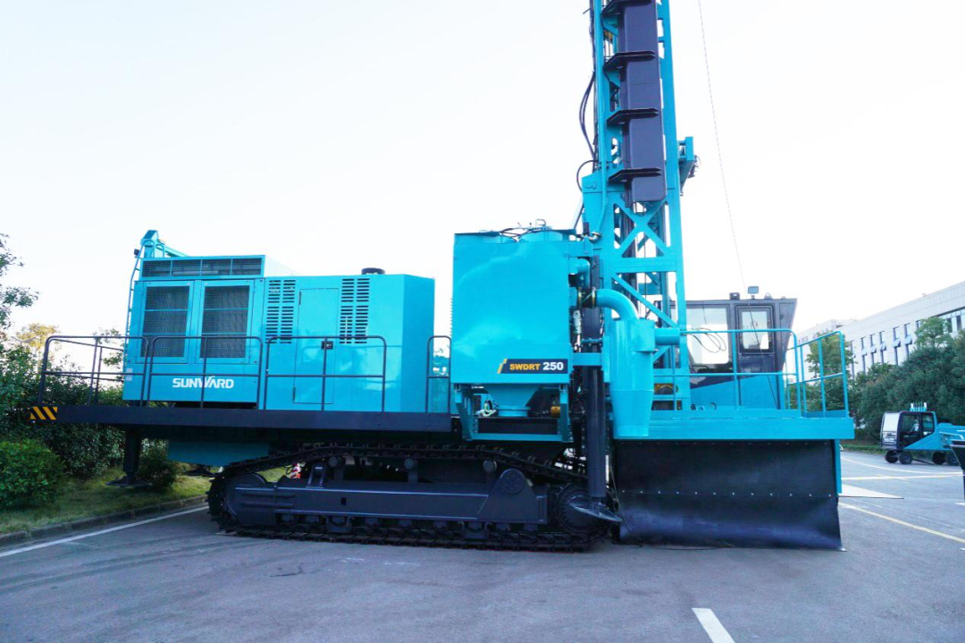 两种钻进模式+更大扭矩！优德88智能自主研制的全液压牙轮钻机下线