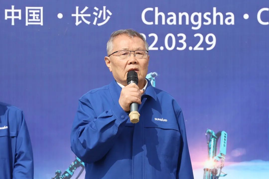 征战全球市场！！优德88智能凿岩装备批量发货