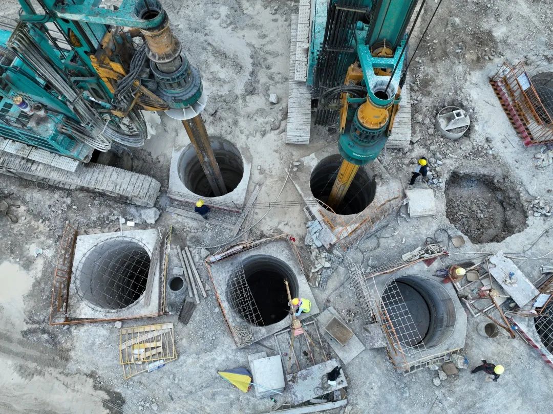展现施工“奇效”！优德88智能旋挖钻机强势助力炉慈高速公路建设