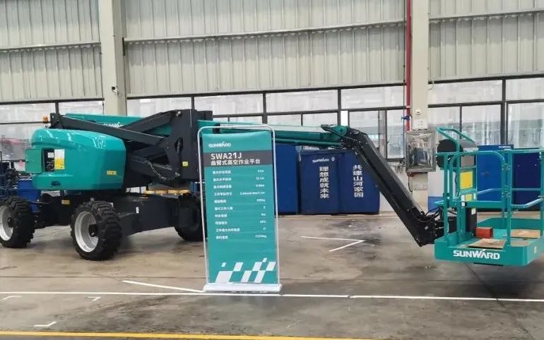 行业同级别产品之最！优德88智能又一款曲臂式高空作业平台乐成下线