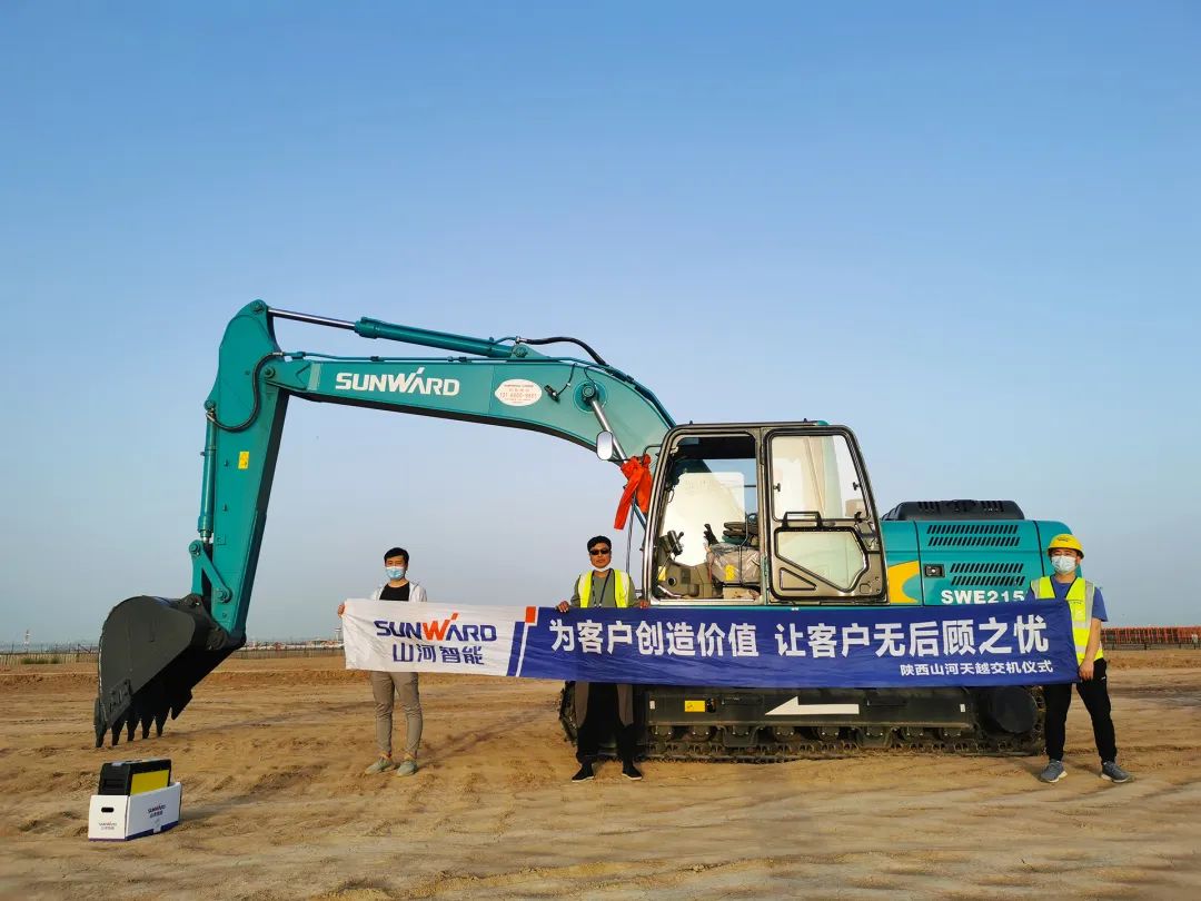 冲、冲、冲！带您感受优德88智能挖掘机火热交机时刻