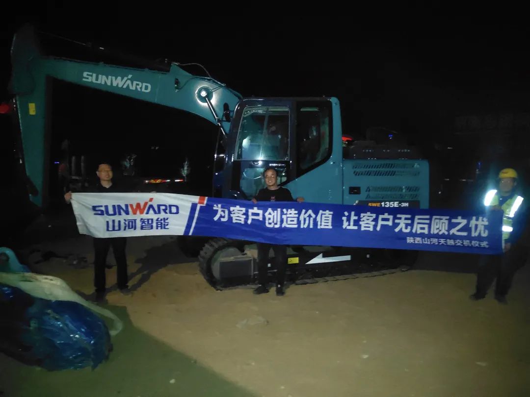 冲、冲、冲！带您感受优德88智能挖掘机火热交机时刻