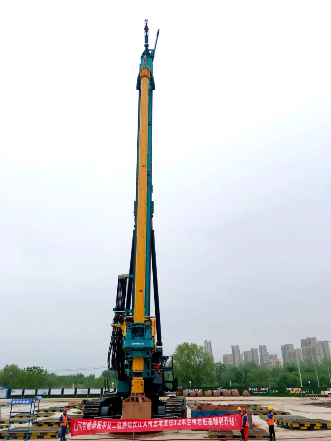 再啃“硬骨头”！优德88智能“超等桩备”助建燕矶长江大桥