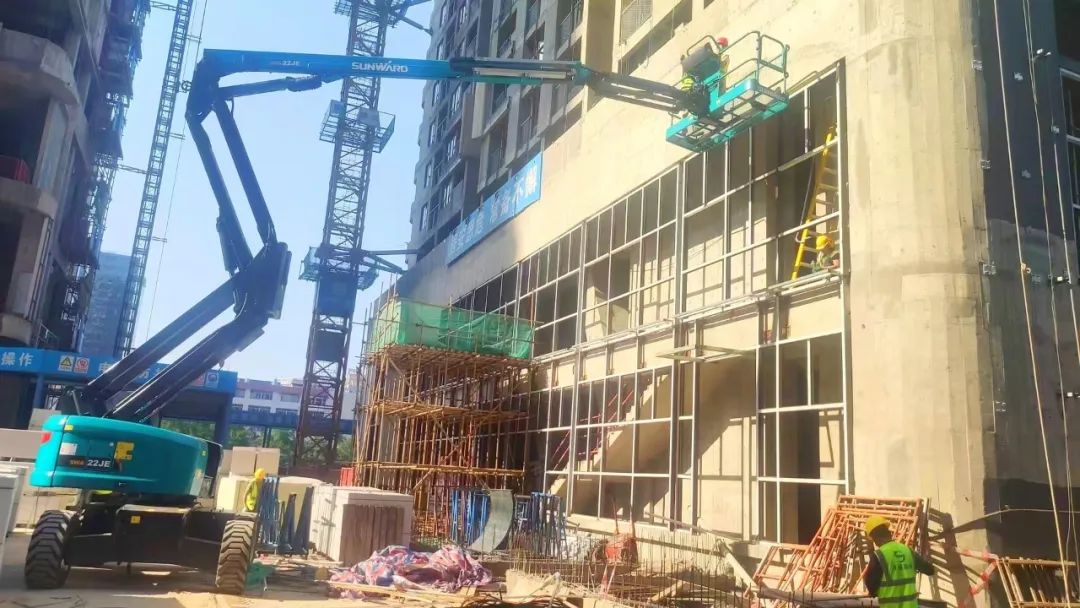 正式“上岗”！优德88智能首台电动曲臂式高空作业平台入驻华南市场