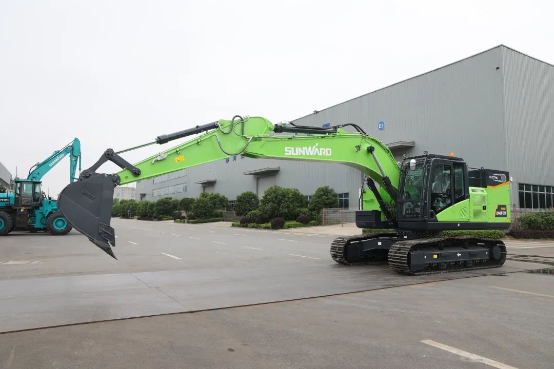 征战川藏铁路！优德88智能新一代电动挖掘机乐成交付