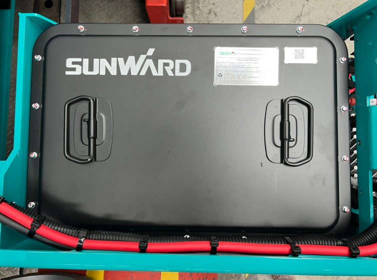 与“锂”相约，，，助力“双碳”！优德88智能全系列锂电剪叉式高空作业平台周全进军市场