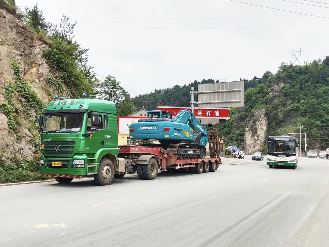 三员优德88挖机“悍将”收服“铁粉”一枚，，，，，凭什么？？