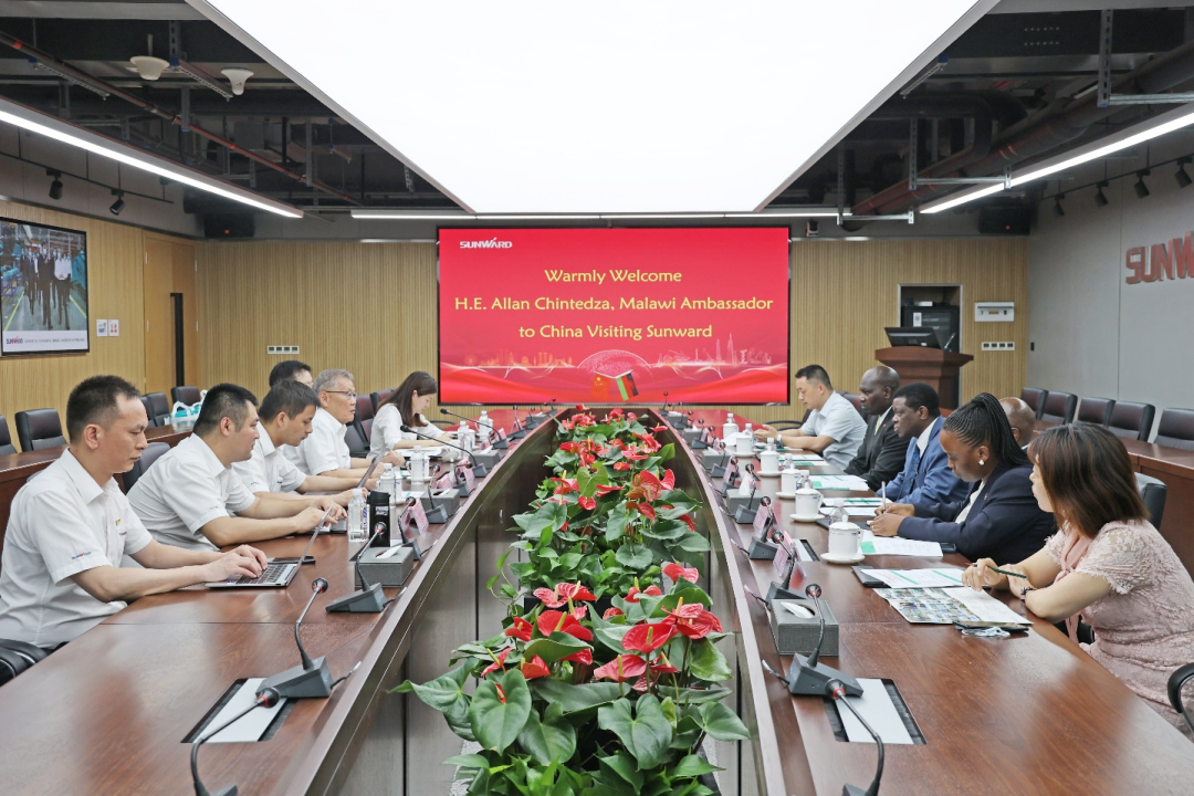 马拉维大使一行考察优德88智能
