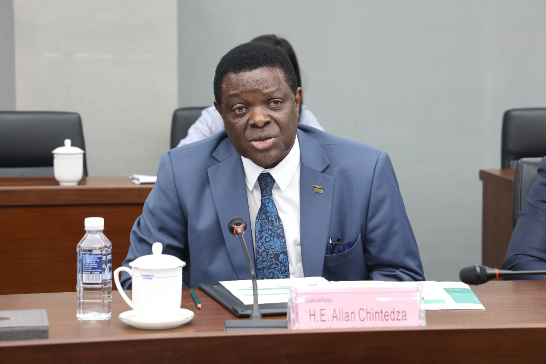 马拉维大使一行考察优德88智能