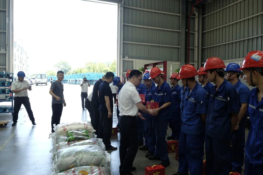 长沙市总工会慰问优德88智能一线员工