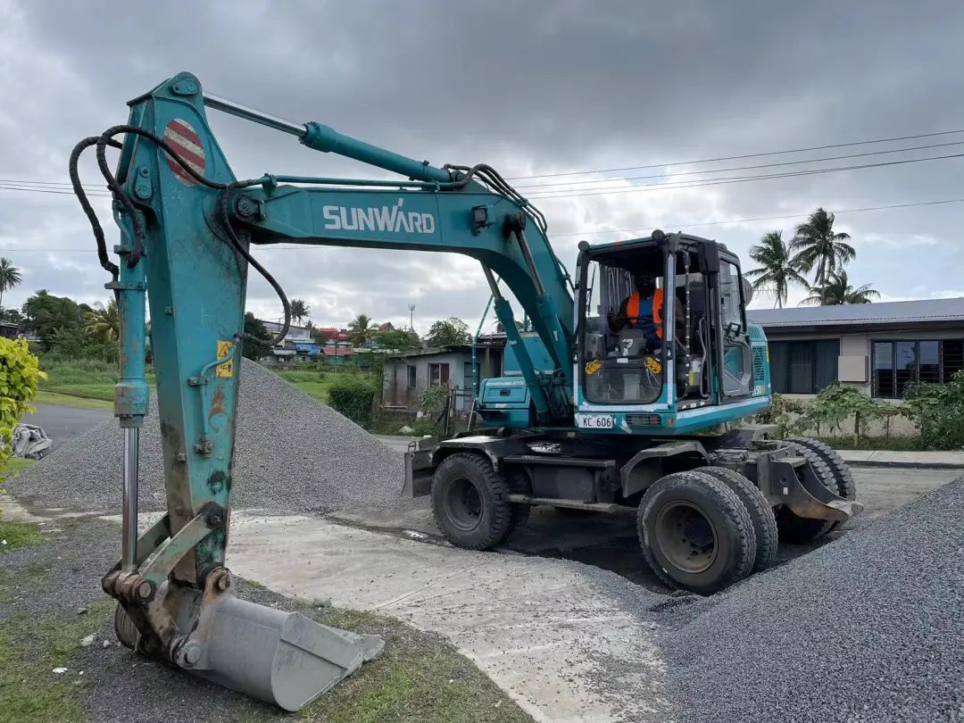 “优德88绿”迈向南太平洋岛，，，，，，优德88智能轮挖助力斐济基础设施建设