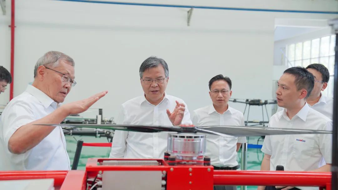 湖南省委常委、常务副省长李殿勋一行考察调研优德88科技