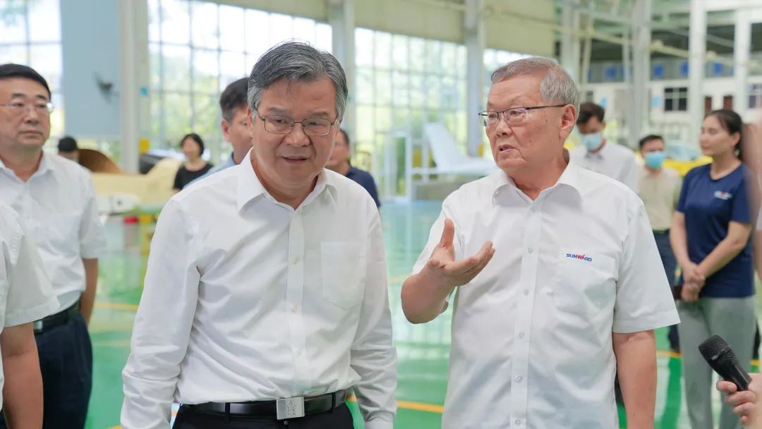 湖南省委常委、常务副省长李殿勋一行考察调研优德88科技