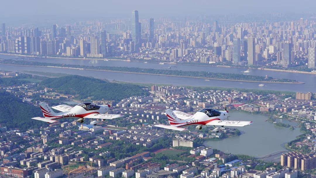 湖南省委常委、常务副省长李殿勋一行考察调研优德88科技