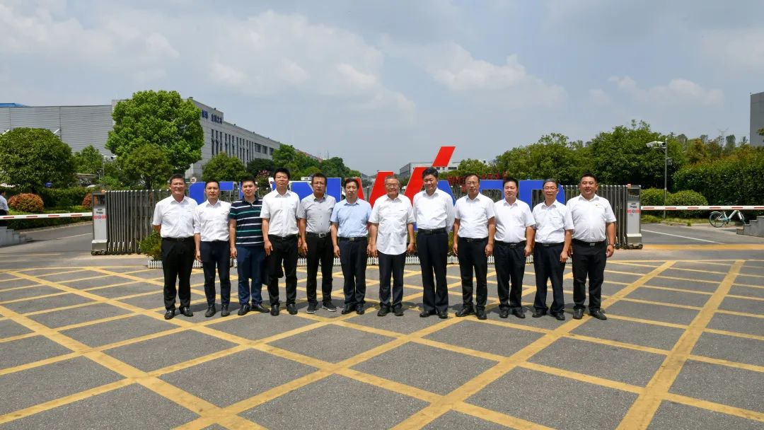 国家应急治理部郭治武局长一行考察优德88智能无人化应抢救援装备