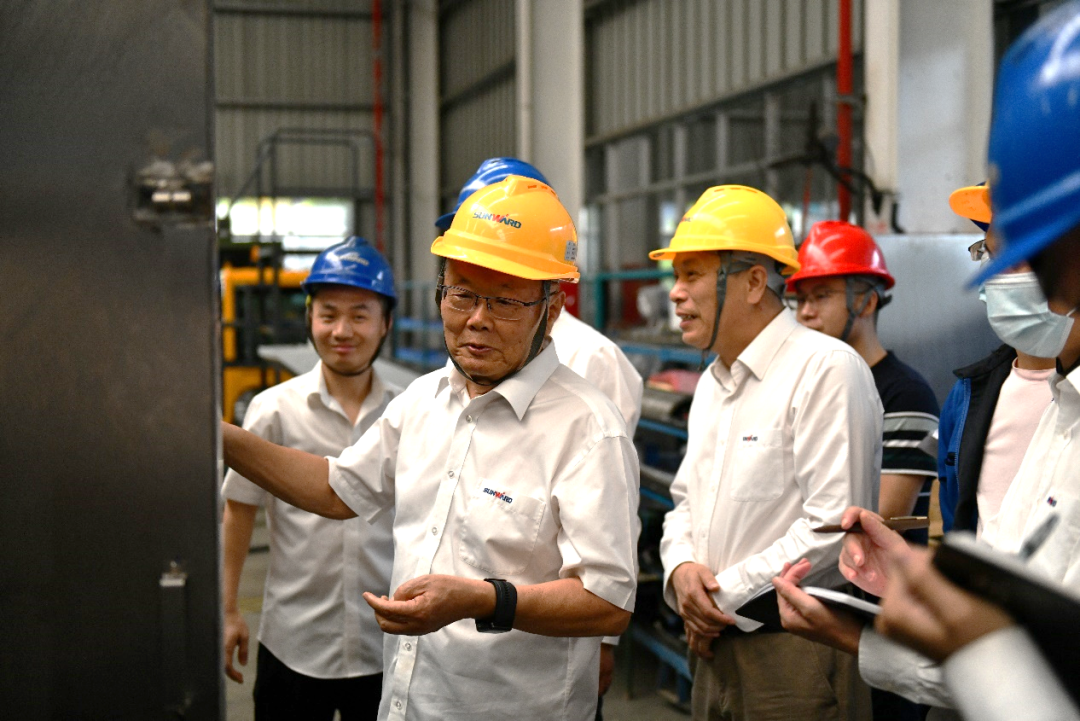 “王炸”！优德88特装全自动捣炉车乐成下线