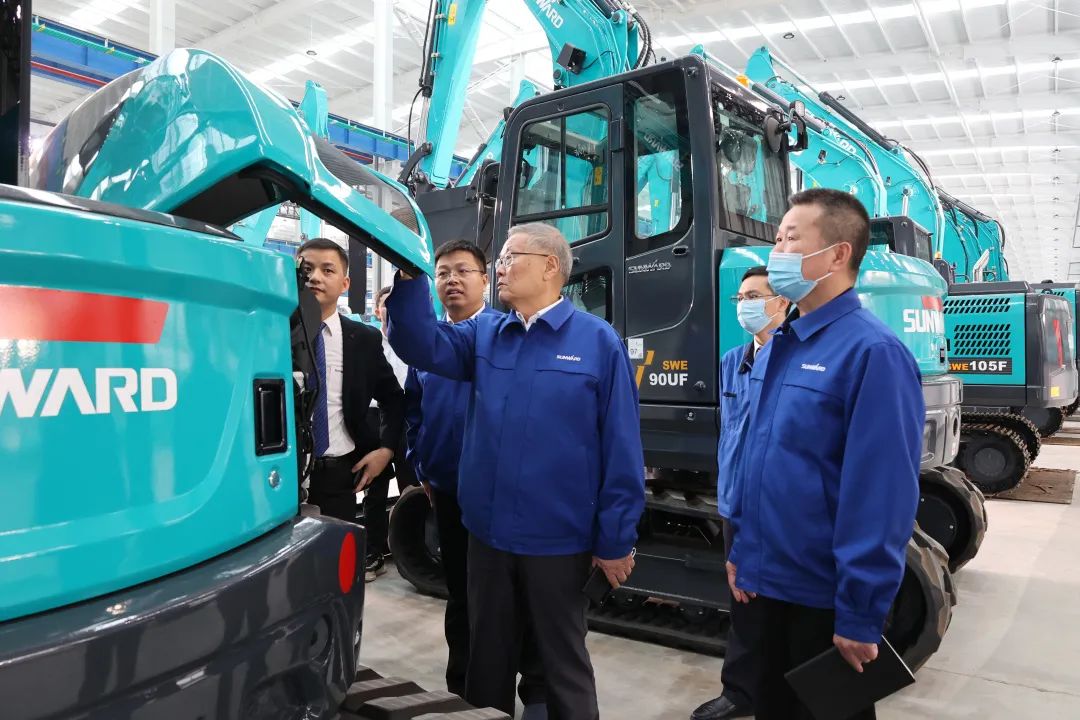 助力“双碳”目的！优德88智能集中宣布F系列国四挖掘机