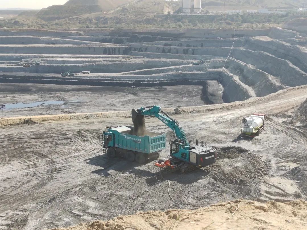 腾远添智能新绿，，，，，优德88巨改革能源矿卡批量交付