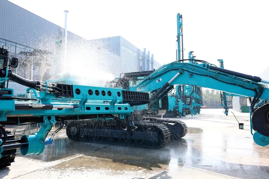 莫道君行早，，，，，，更有早行人！优德88智能癸卯兔年开工大吉