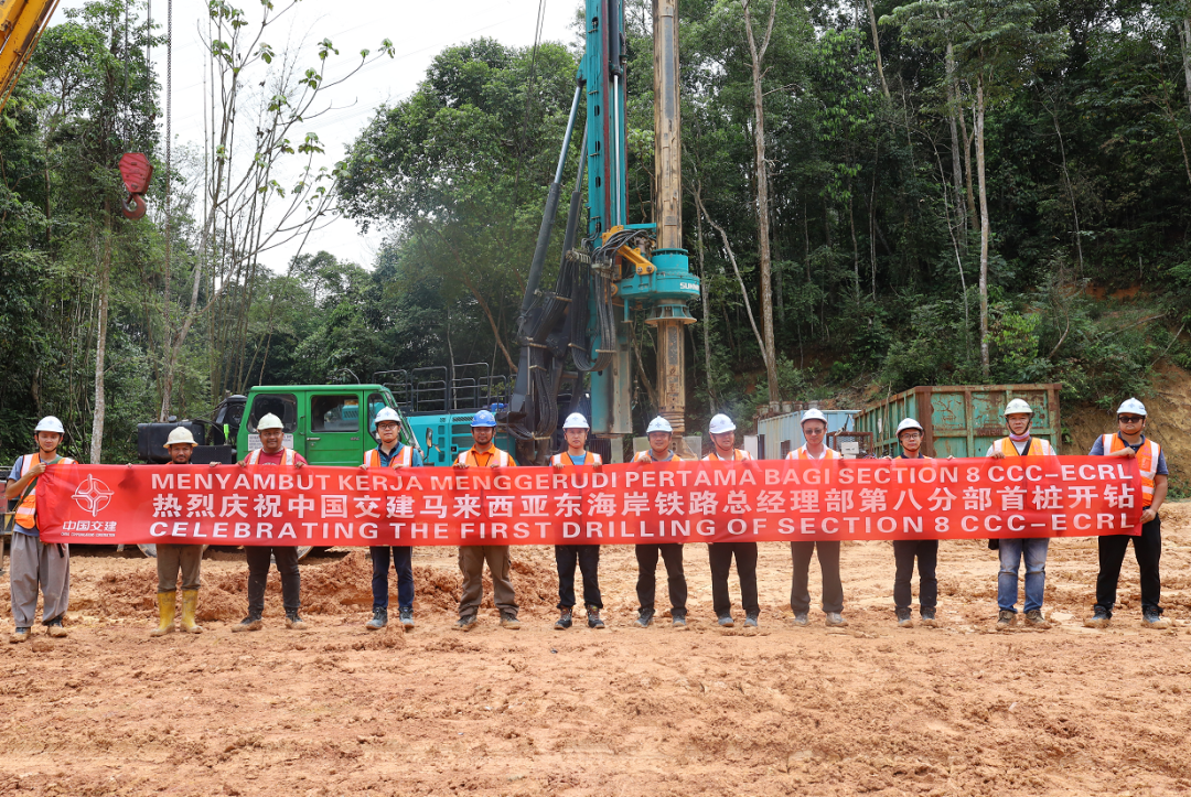 莫道君行早，，，，，，更有早行人！优德88智能癸卯兔年开工大吉