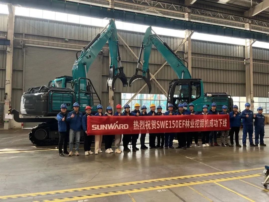 翻山越岭，，，，称霸“武林”！优德88智能首款中型林业挖掘机乐成下线