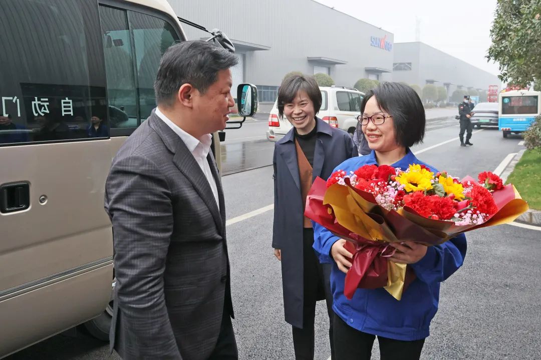 付旭明慰问优德88智能市三八红旗头并督导清静生产事情