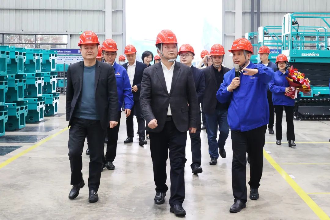 付旭明慰问优德88智能市三八红旗头并督导清静生产事情