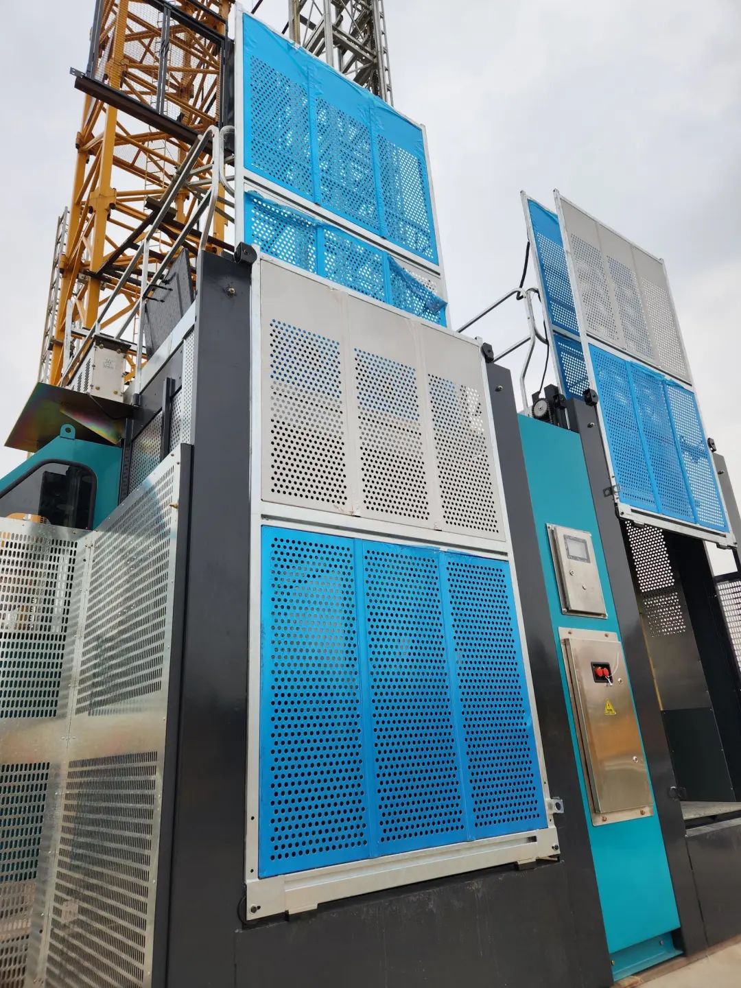 科技显能、再添新品！优德88江麓智能施工升降机乐成下线