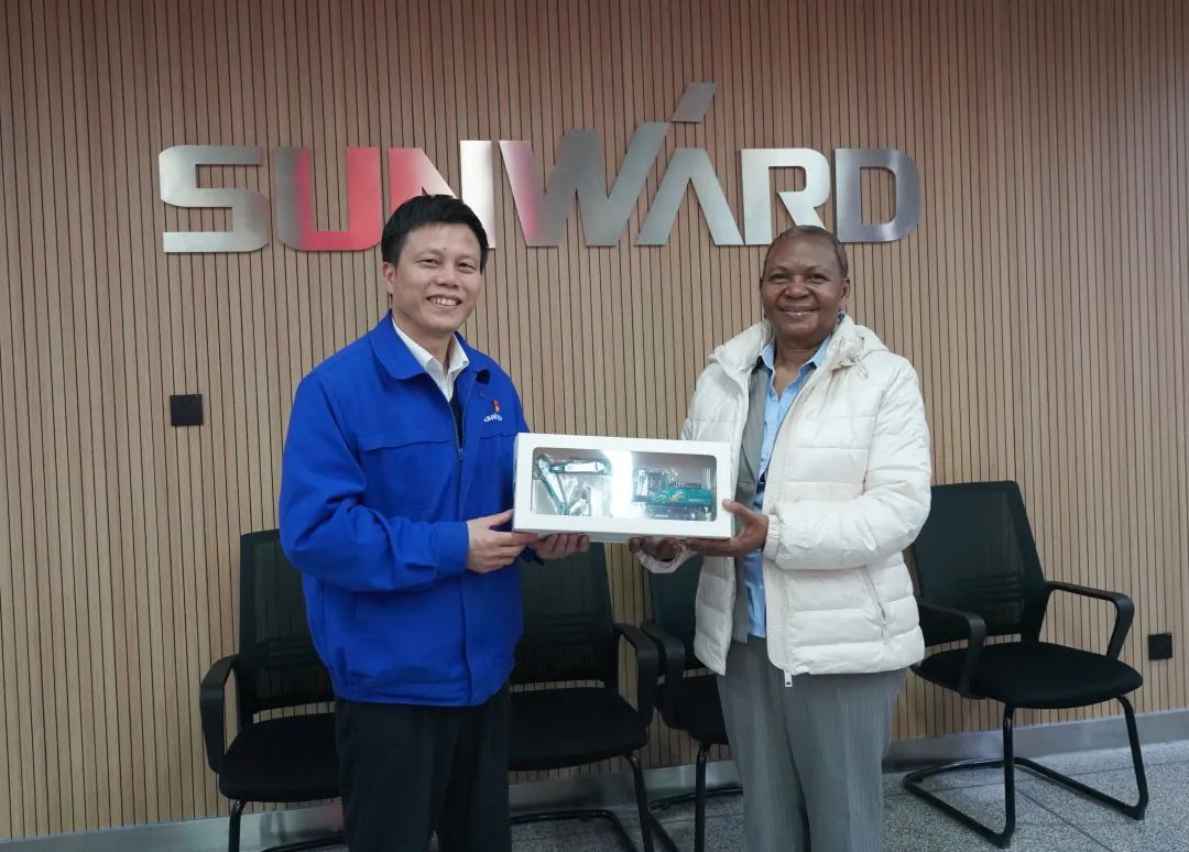 乌干达驻华大使到访优德88智能