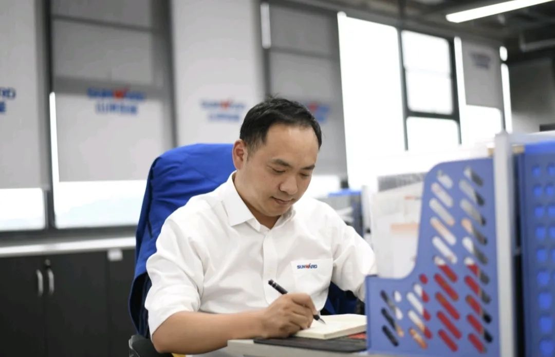 长沙市召开庆祝“五一”国际劳动节大会，，，，优德88智能1个人1整体获表扬！