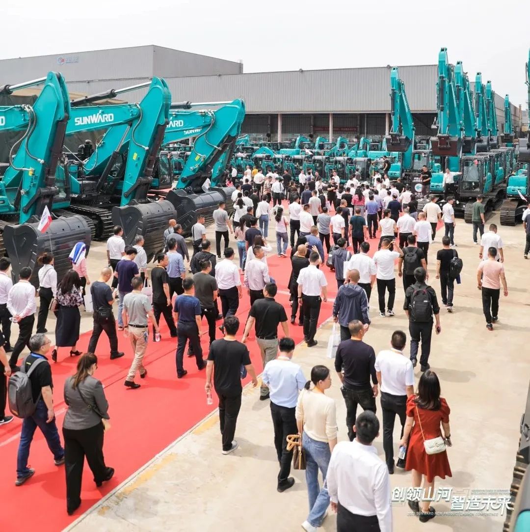 精品出击、互动一直！优德88智能F系列挖掘机闪灼长沙展
