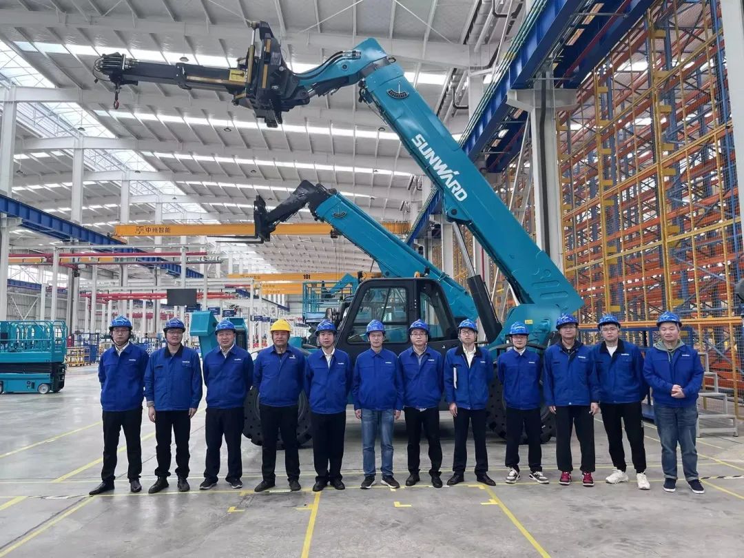 独家定制！优德88智能油缸替换机械人顺遂下线