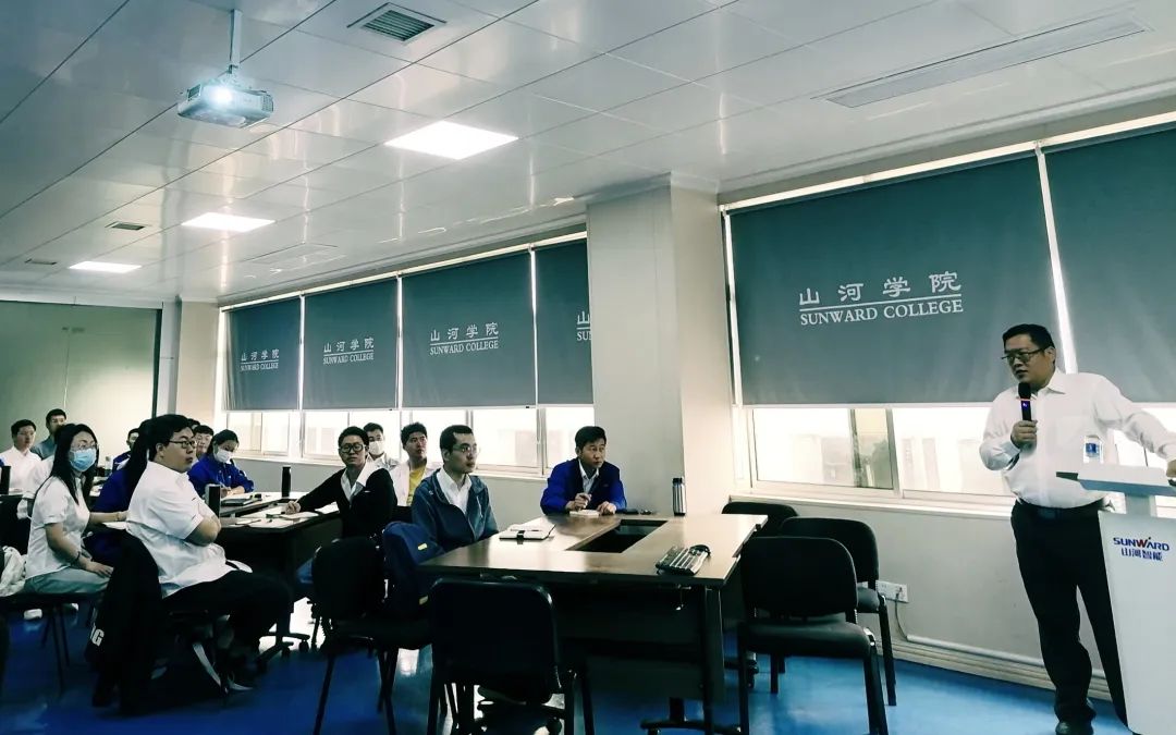 劳动庆幸，，，，，创立伟大！纪录那些通俗且伟大的劳动瞬间