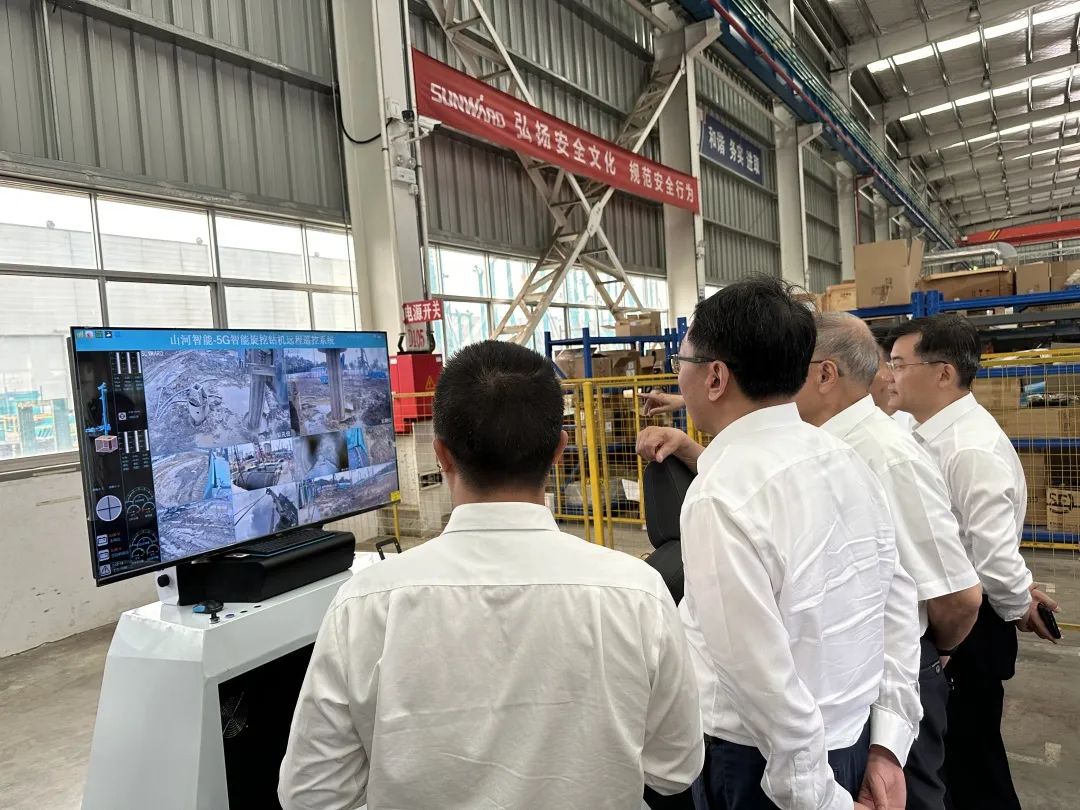 中国联通集团副总司理梁宝俊到访优德88智能