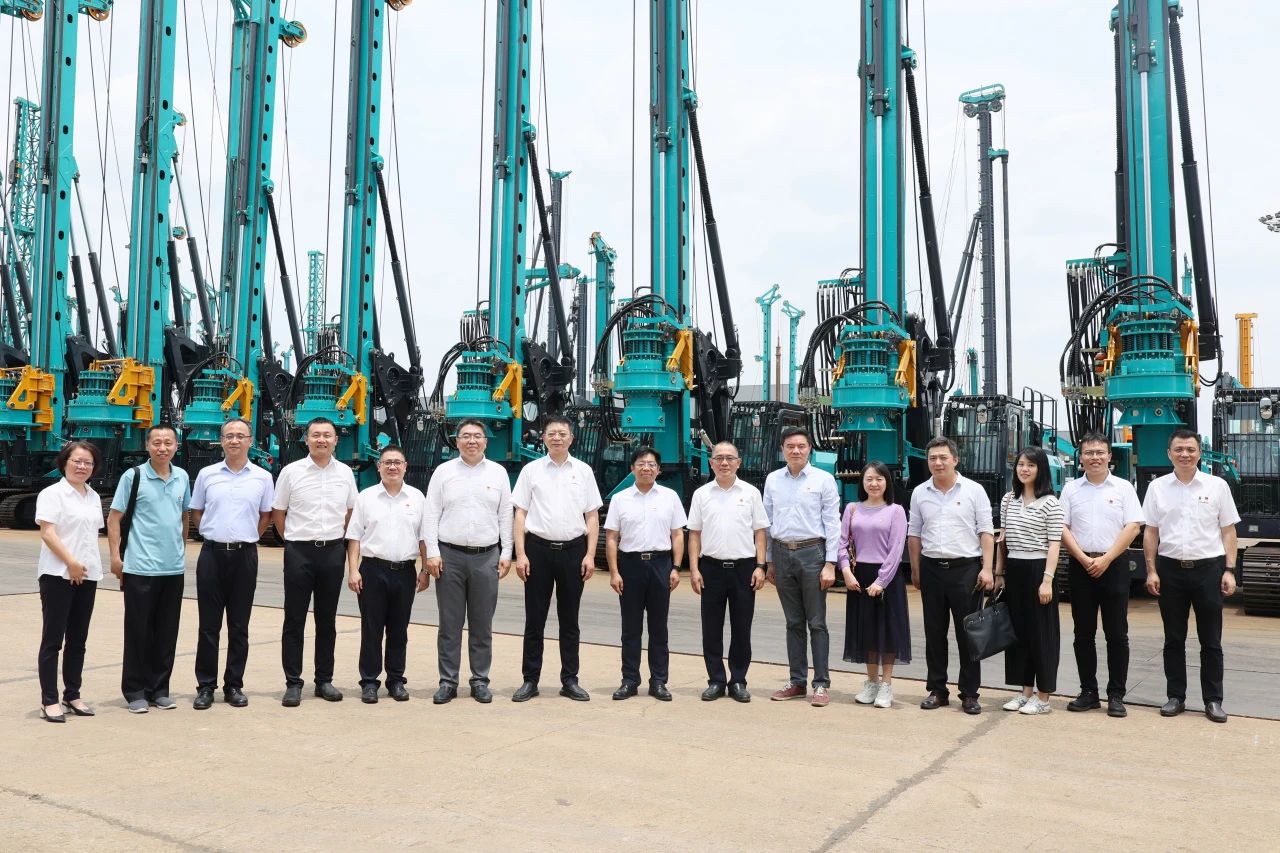 中国收支口银行总行党委委员、副行长李钧一行调研优德88智能