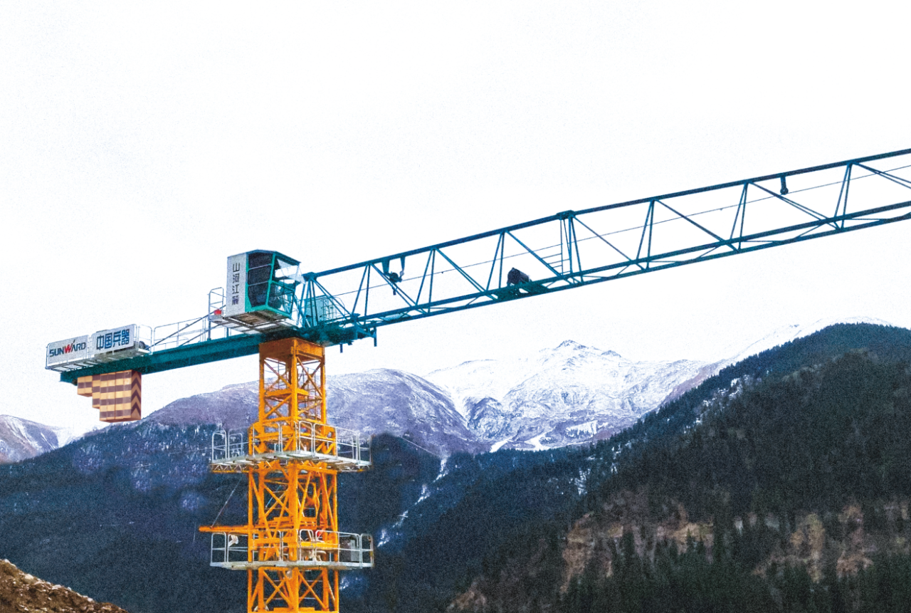 天山脚下的画师！优德88江麓群塔援疆建设新景致