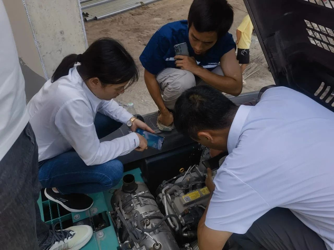 步履一直，，，，，服务不止！优德88智能挖掘机服务万里行火热举行中