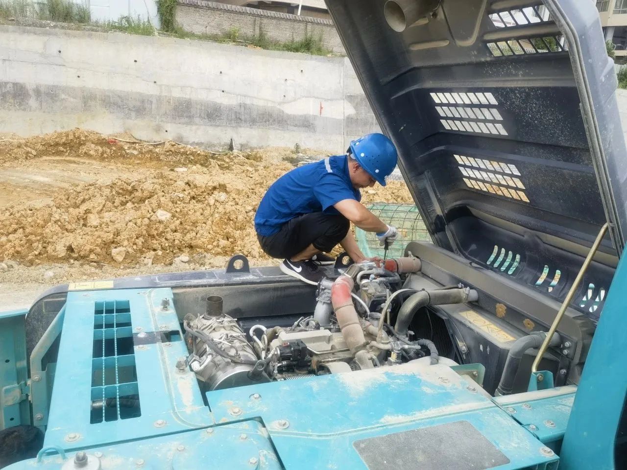 步履一直，，，，，服务不止！优德88智能挖掘机服务万里行火热举行中