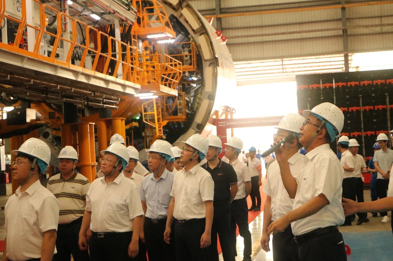 中铁优德88粤港澳大湾区首台大直径双模盾构机乐成下线