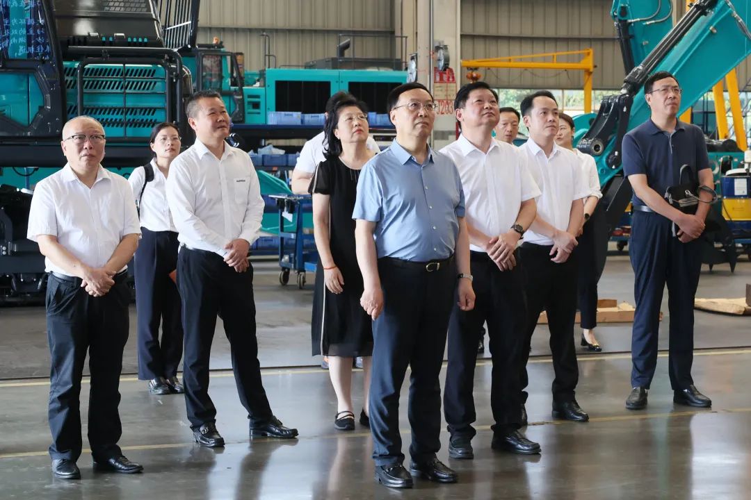 中宣部社科领域专家学者到优德88智能调研高质量生长