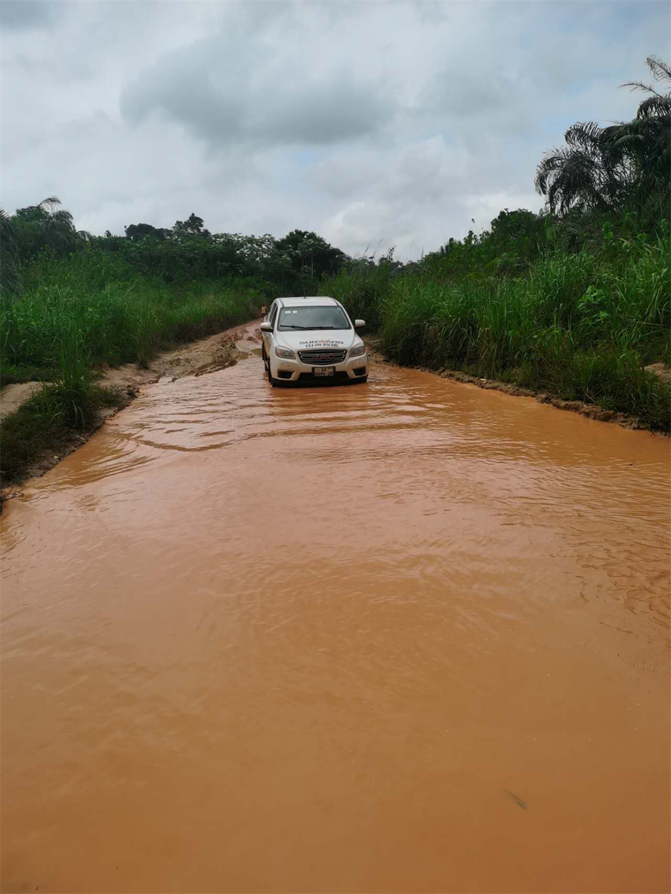 品质优德88，，，，，专心折务！优德88智能服务万里行活动走进非洲加纳