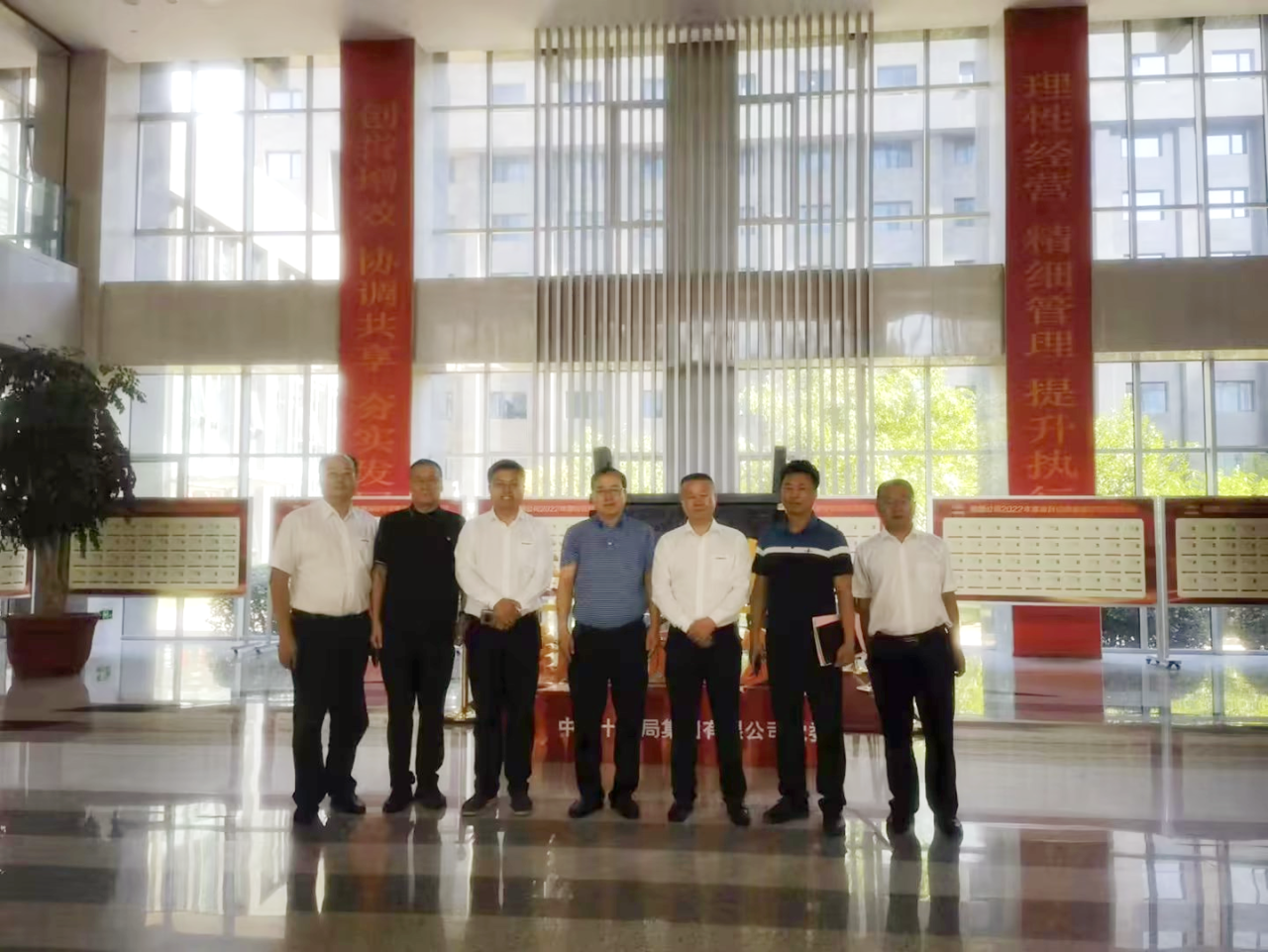 相助共赢！优德88智能总司理夏志宏带队赴中铁十九局造访交流