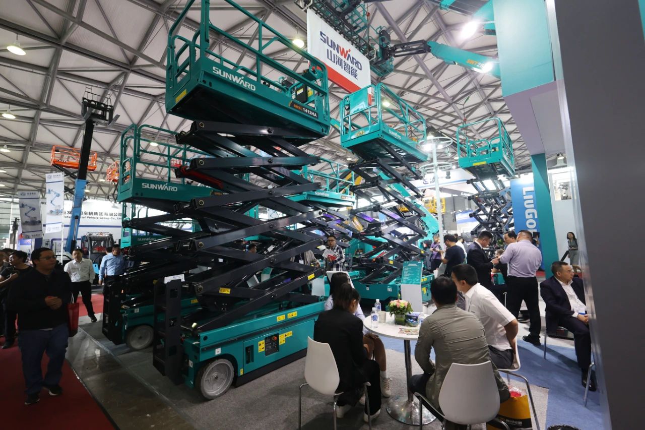 精品出击，，，闪灼魔都！优德88智能全系列高空机械亮相2023亚洲国际高空展