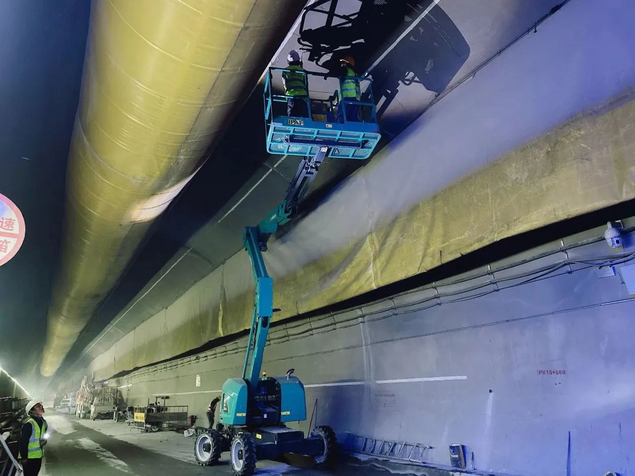 不惧高海拔挑战！优德88智能高空机械实力助建川藏铁路