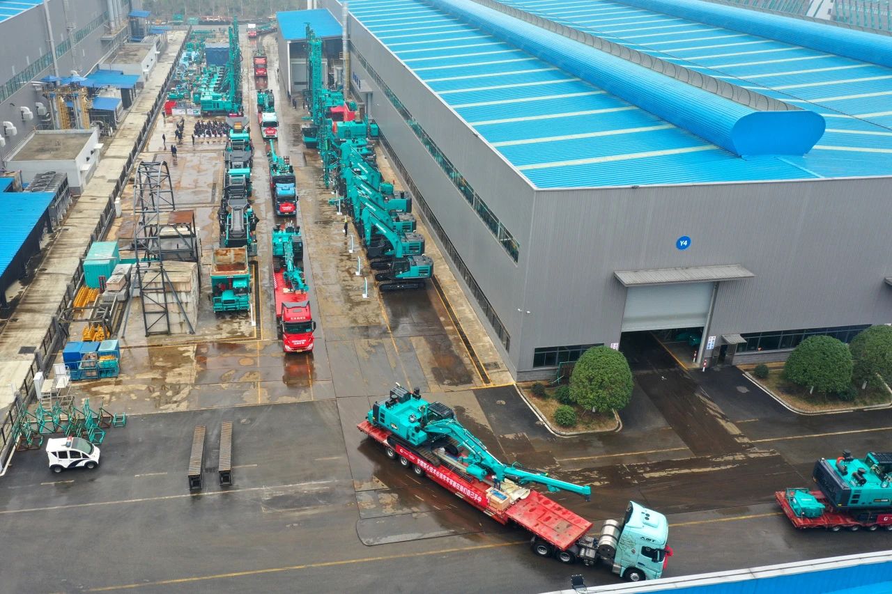 启新程，，，，，，向未来！优德88矿岩揭牌庆典暨新春发货仪式圆满举行