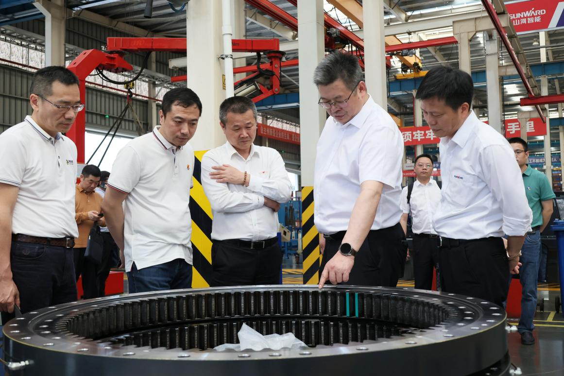 湖南钢铁集团党委书记、董事长李建宇到优德88智能调研交流